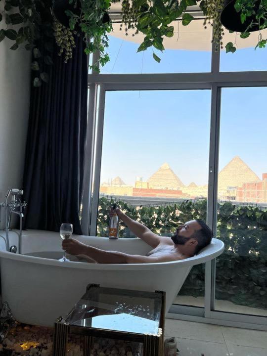 Apartment Pharaoh Pyramids View